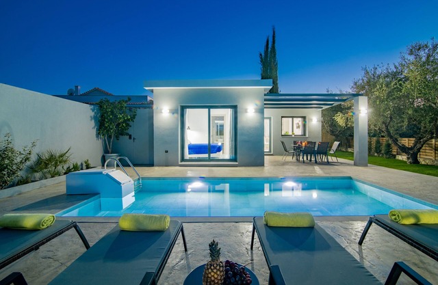 Artemisia -2 Bedroom Villa with Private pool and Garden View