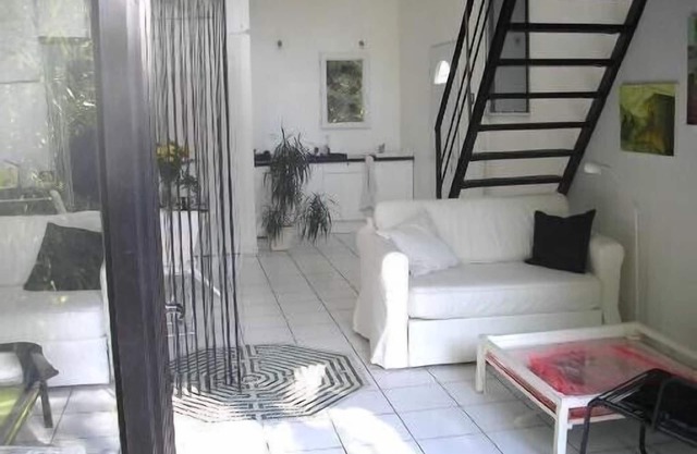 artist's house with patio, access to Mediterranean garden and unheated swimming pool