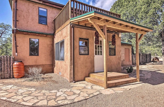 Artist's Retreat w/Pecos National Park Views!
