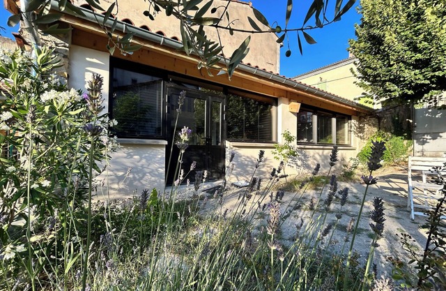 Artist's studio - Cosy cocoon for 2 with small garden in town center