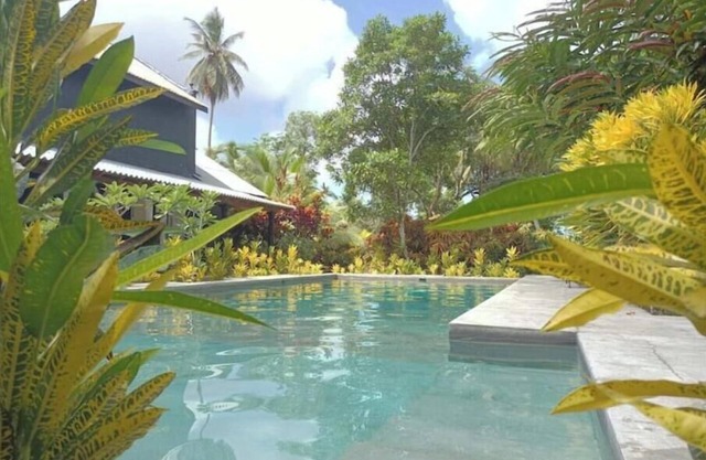 Artists Garden Haven 7 Bedroom with 9KS Beds Close to Beaches near Galle