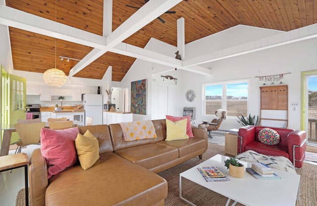 Artists Nature Retreat by the Beach