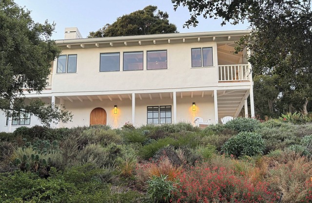 Artist’s Retreat: 3BR Carmel-by-the-Sea w/Ocean Glimpse & Walk to Beach & Town