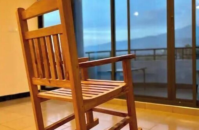 Arusha Safari City Home: Private Mountain View with Balcony