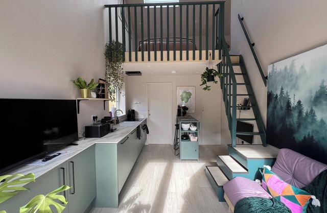 Ashburton luxurious, stylish self contained studio house