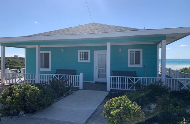 Astoundingly Pure and Blue Ocean View- Quiet and Serene Vacation Spot Awaits You