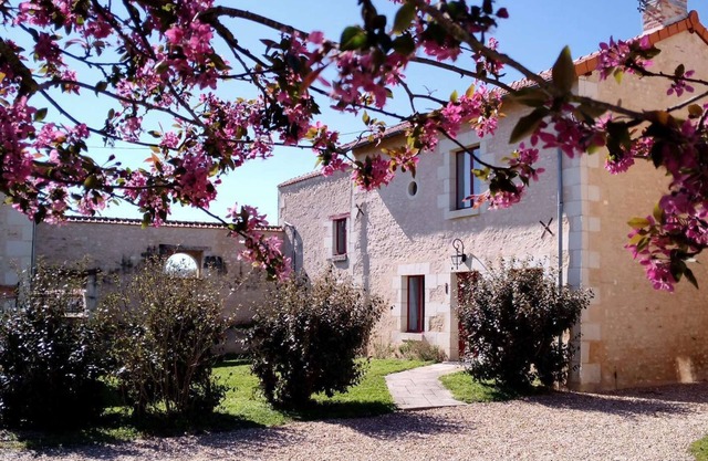 At the elves' rest. "Le grand chevreuil au nez vert", 3* B&B in Richelieu