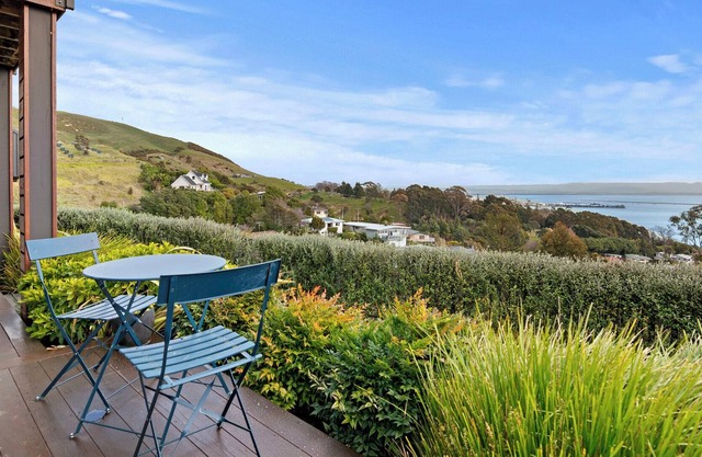 Atawhai Waterfront Views - Nelson Holiday Unit