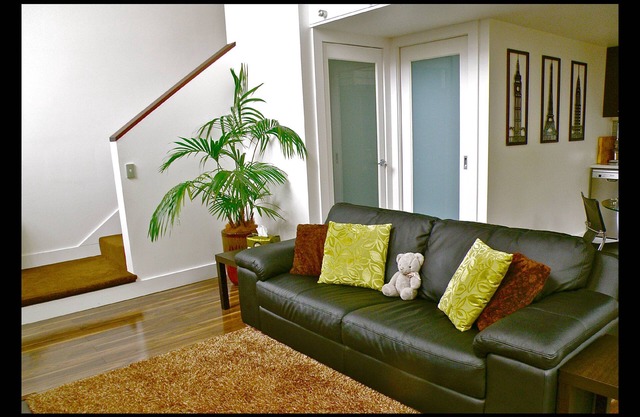 ATELIER Spa Fireplace Queen Bed Wifi Netflix Off Street Parking in Quiet Area