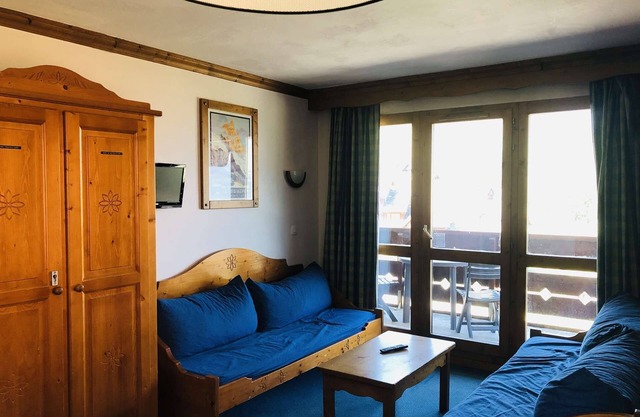 Athamante 6 - Close to the slopes, the sled slope and all shops