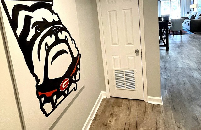 Athen Condo 1 mile to stadium and downtown!