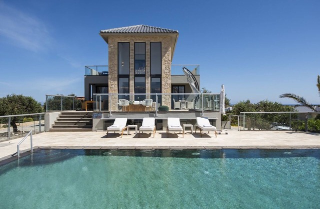 Athena Villa Superior