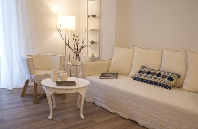 Athenian Flart , 2 bdr flat, 3min from metro