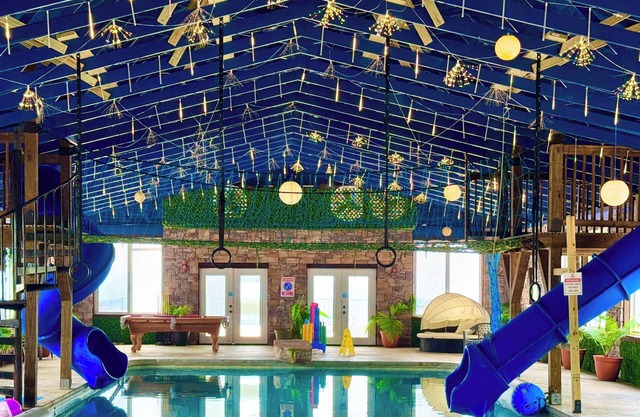 Attitude Adjustment Cabin with hot tub, fire pit, & indoor pool!