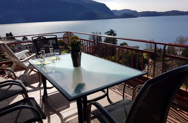 Attractive 3½ room apartment with 2 balconies, pool and dream lake view
