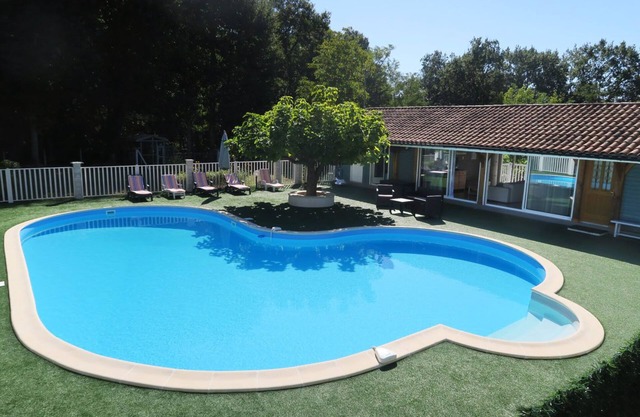 Attractive air-conditioned vacation home with pool 3 stars