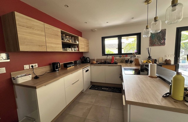Attractive contemporary house with all amenities within walking distance.