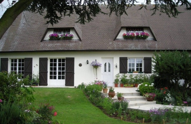 Attractive Normandy gite in a rural location, yet easy reach of all amenities.
