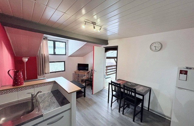 Attractive T2 38m² with private terrace in a quiet location not overlooked.