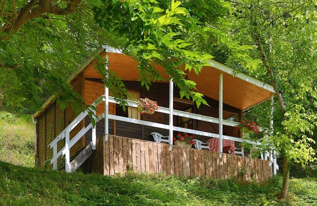 Au Calme Wooden cottages 2 to 4 persons a couple and 2 small children