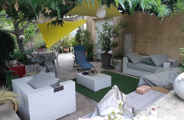 Au Centre du Gard , Maison Dans Écrin de Verdure . Idéal Pour Repos et Tourisme