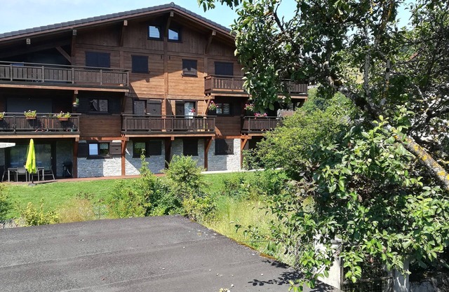 AU FIL DE L'EAU APARTMENT IN COMFORTABLE CHALET BETWEEN LAKES AND MOUNTAINS