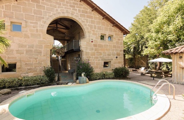 "Au Petit Grammont" Gîte de Charme Ambroise, Piscine et Jacuzzi au Cœur du Lot