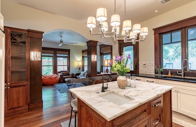 Austin Luxury Escape – 8 Bedrooms, Pool, Hot Tub, BBQ, & Steps from UT & Moody