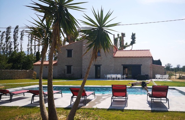 Authentic Catalan farmhouse with heated pool 10 minutes from the beach