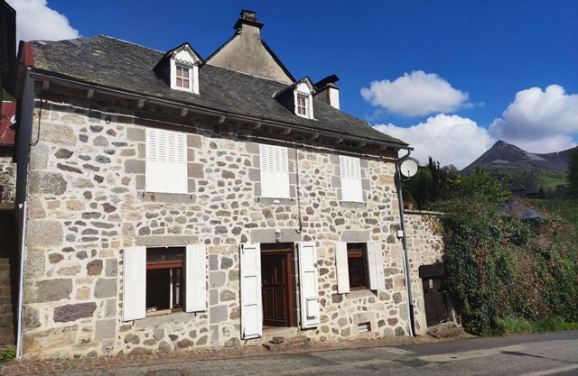Authentic house a few steps from hiking trails and ski slopes