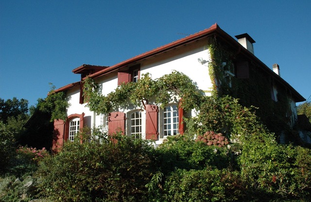 Authentic Basque Farm from the 17th century, clam, private swimming pool, forest