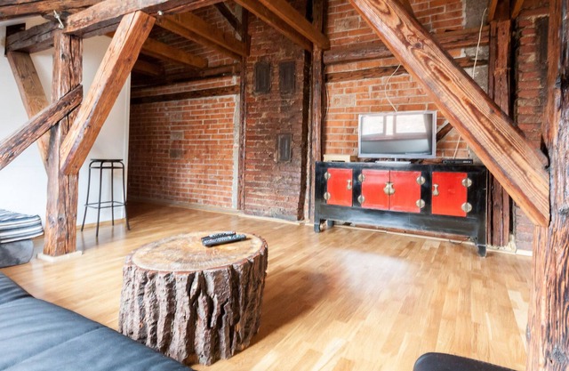 Authentic & Charming Loft-directly in the center