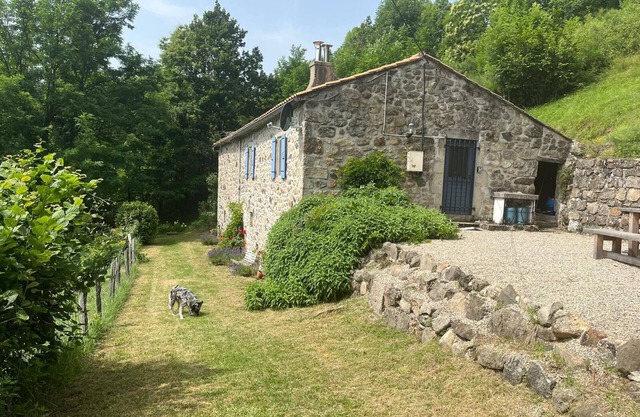 Authentic French style, tranquility, great comfort, detached, lots of privacy, swimming pool.