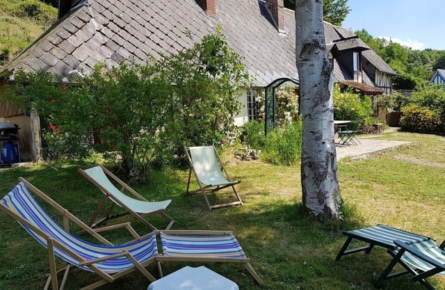 Authentic Normandy farmhouse in a village: spa, nature & wifi