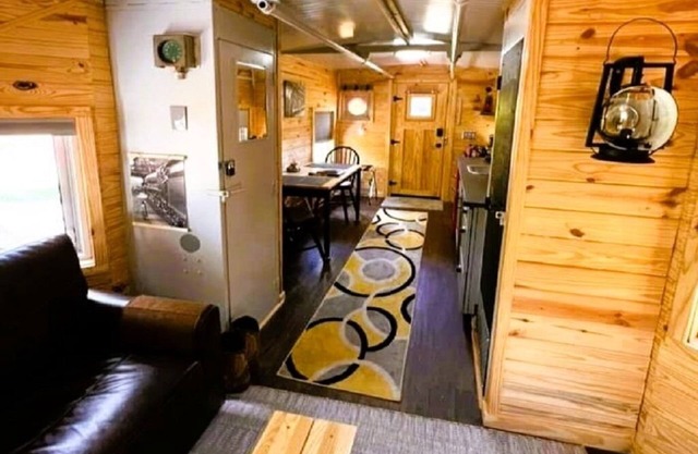 Authentic Train Caboose! Less than 5 minutes to Desoto Park, Falls, Mentone