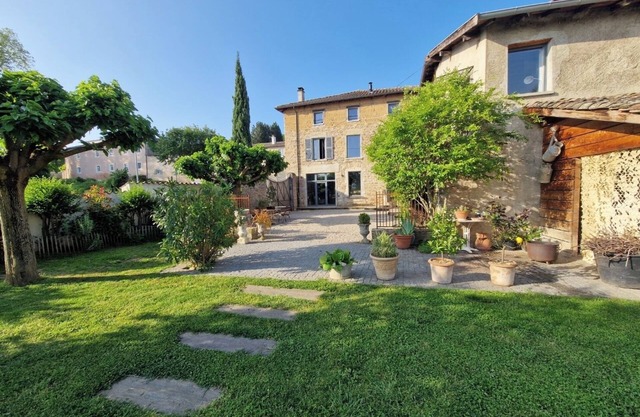 Aux Deux Vieux Platanes, Appartement de Charme