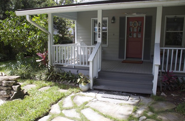 Available Now! Classic Florida Beach Cottage in Atlantic Beach