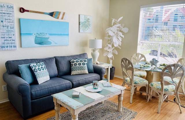 "Avalon" ~ a splendid resort-style 1st-floor Beach Club condo!