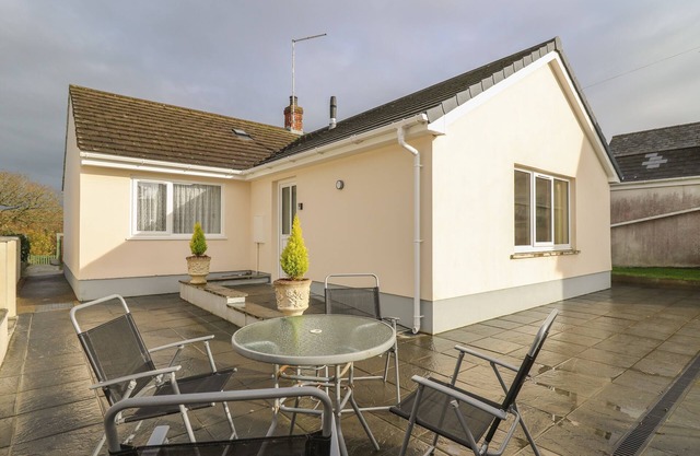 AVALON, family friendly, character holiday cottage in Cilgerran