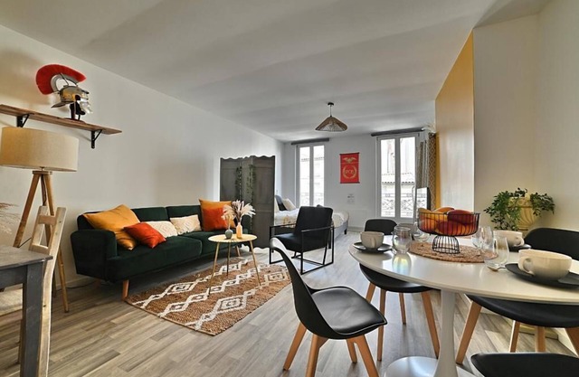 Ave César - City Center, 4K TV, Gallo-Roman, Netflix