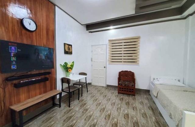 Ave Homes (A1)-Studio Apt. w/PRKG, Netflix, Wi-Fi