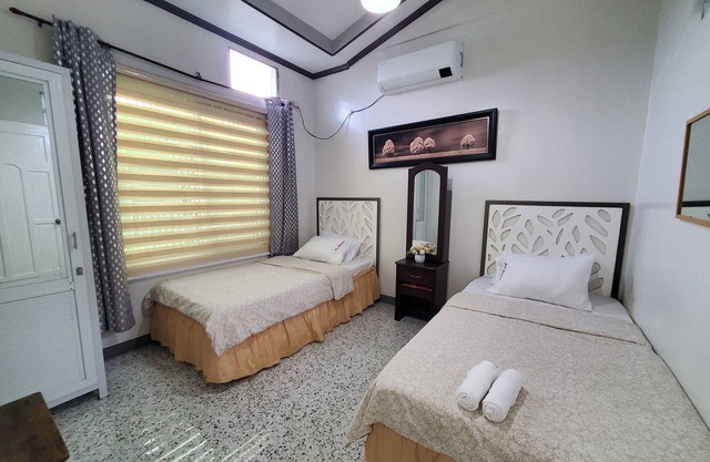 AVE Homes D- 2 BDRMS, Parking, A/C, WiFi, Netflix