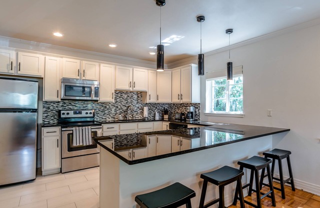 AVENUE GARDENS at 4132 Saint Charles "C2"