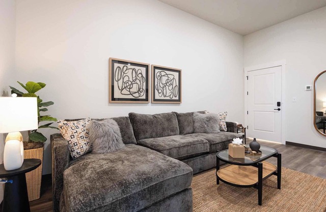 Aviator - 5 mi to XNA - 15 mi to DT Bentonville