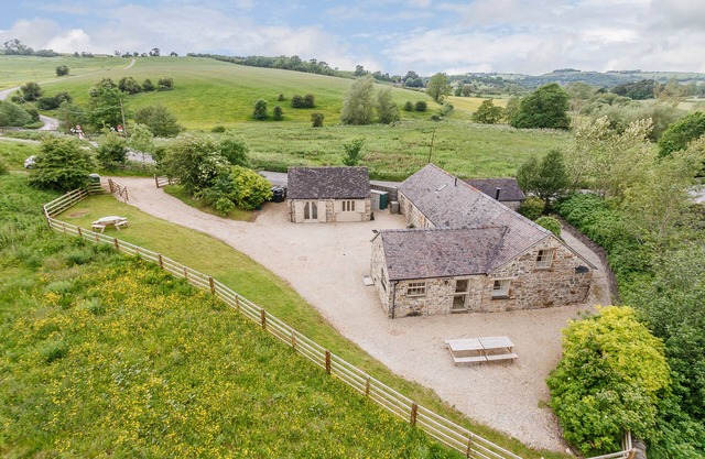 AWARD-WINNING, 5* LUXURY, TISSINGTON FORD BARN, DERBYSHIRE. 12 GUESTS & 2 DOGS