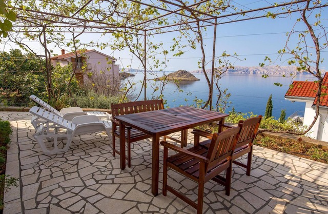 Awesome apartment in Sv.Juraj with WiFi