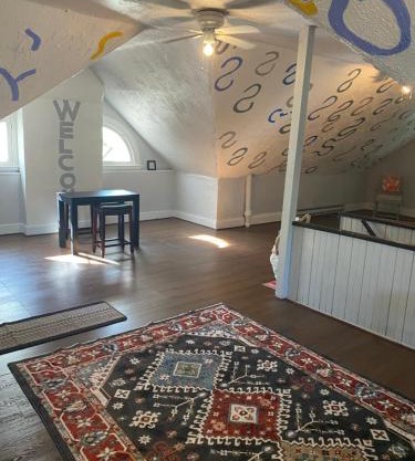 Awesome Attic Studio Private Room 3A