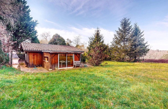 Awesome home in Val de Louyre et Caude