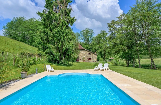 Awesome home in Lohitzun-Oyhercq