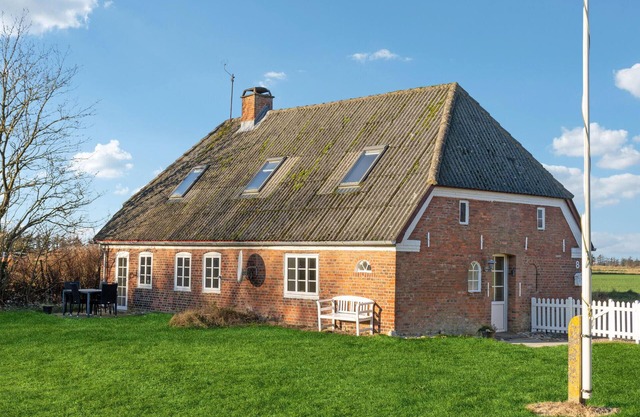 Awesome home in Bredebro with WiFi